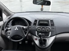 Mitsubishi Grandis 2010